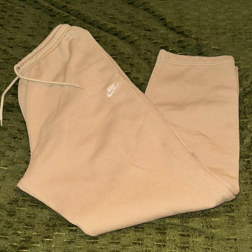 NWOT Nike Men’s Beige/Tan Fleece Joggers Size Large